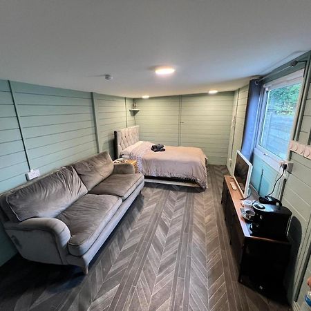 Cozy Cabin Independent Ensuite Guildford Buitenkant foto